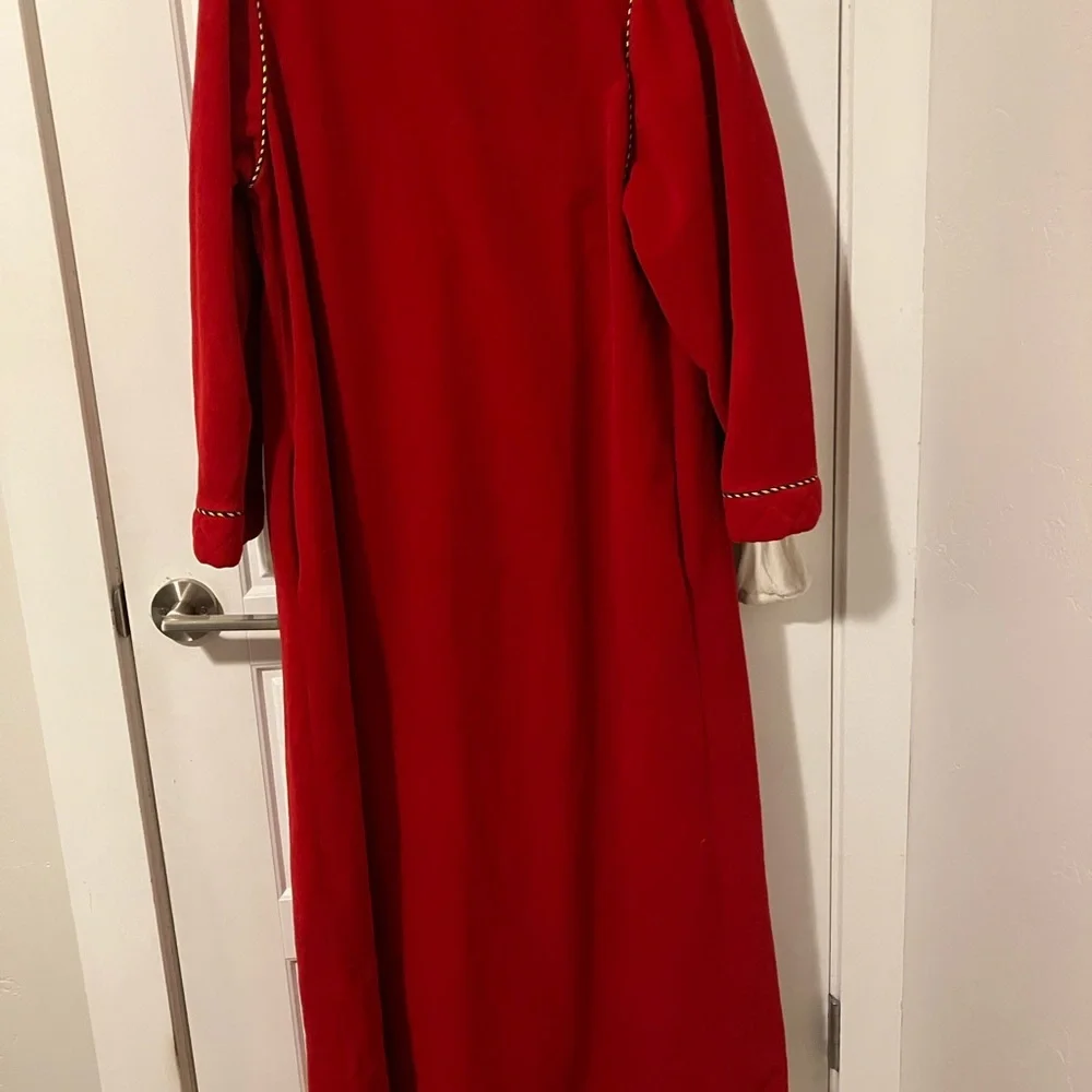 Vintage Vanity Fair Red Quilted Robe / House Coat - Picture 5 of 5